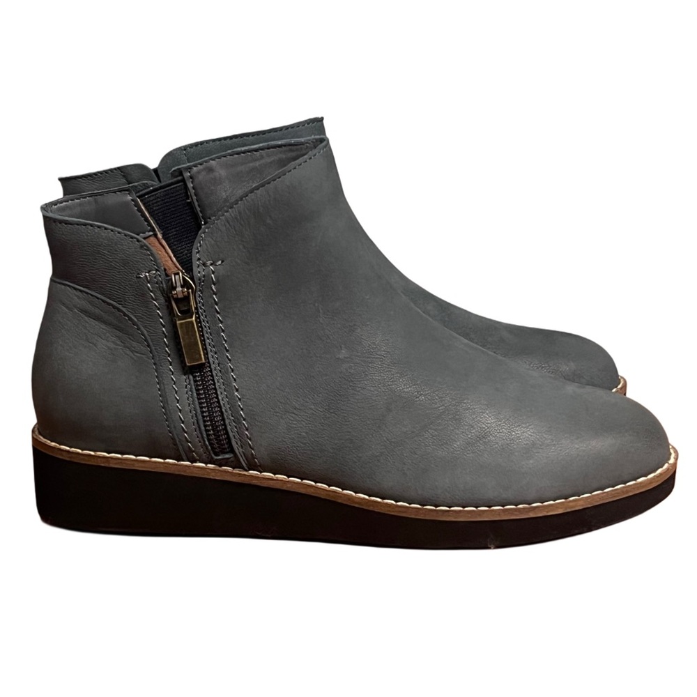 NWT Women's SoftWalk Wesley Leather Gray Ankle Boots size 7